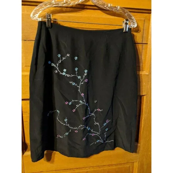 Mixit Woman Embroidered Floral Black Skirt Size 10 Blue Purple Lined - Picture 1 of 6